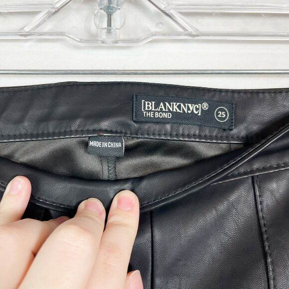 BlankNYC NWOT Women's The Bond Faux Leather Mid-Rise Vegan Pants Size 25 - Picture 4 of 6